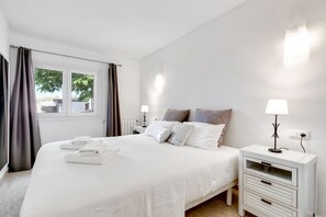 3 slaapkamers, een strijkplank/strijkijzer, gratis wifi, beddengoed