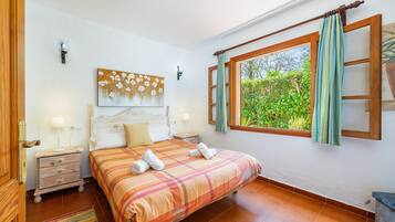 3 dormitorios, tabla de planchar con plancha, wifi gratis y ropa de cama