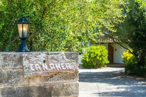 Exterior detail - Holiday Home Can Amer with Mountain View, Wi-Fi, A/C, Pool, Garden & Terrace (Pollensa)