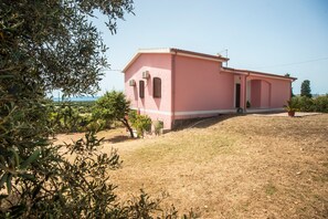 Exterior - Holiday Home "Elena" with Sea View, Air Conditioning & Terrace (Masainas)