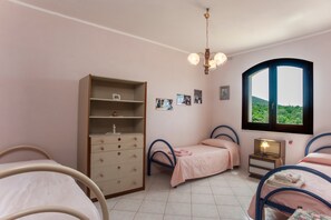 2 bedrooms, iron/ironing board, free WiFi, bed sheets - Holiday Home "Elena" with Sea View, Air Conditioning & Terrace (Masainas)