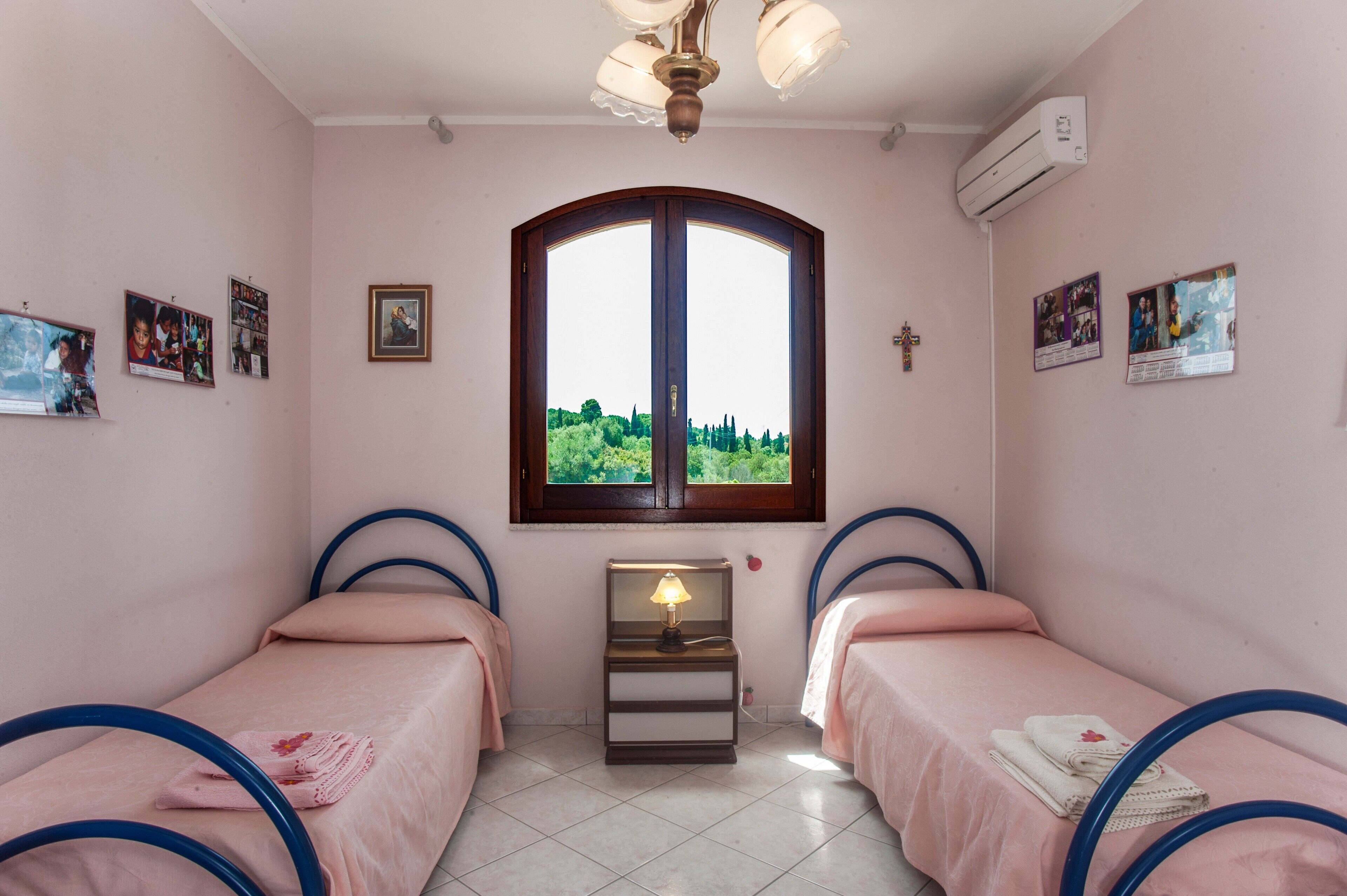 2 slaapkamers, een strijkplank/strijkijzer, gratis wifi, beddengoed