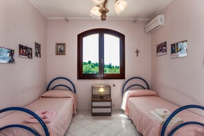 2 عدّة غرف نوم ومكواة/لوح كي وواي فاي مجانًا وملاءات أسرّة