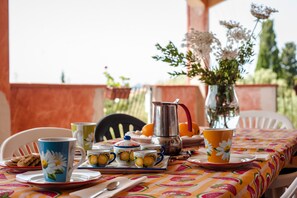 تناول الطعام بالخارج