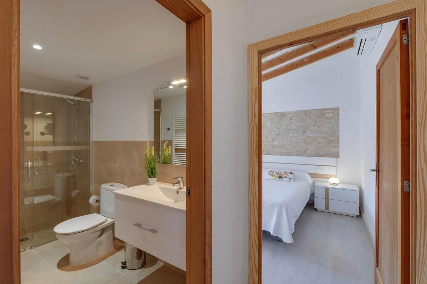 Een douche, een haardroger, handdoeken
