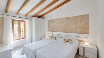 5 slaapkamers, een strijkplank/strijkijzer, gratis wifi, beddengoed