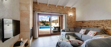 TV, fireplace, DVD player, stereo