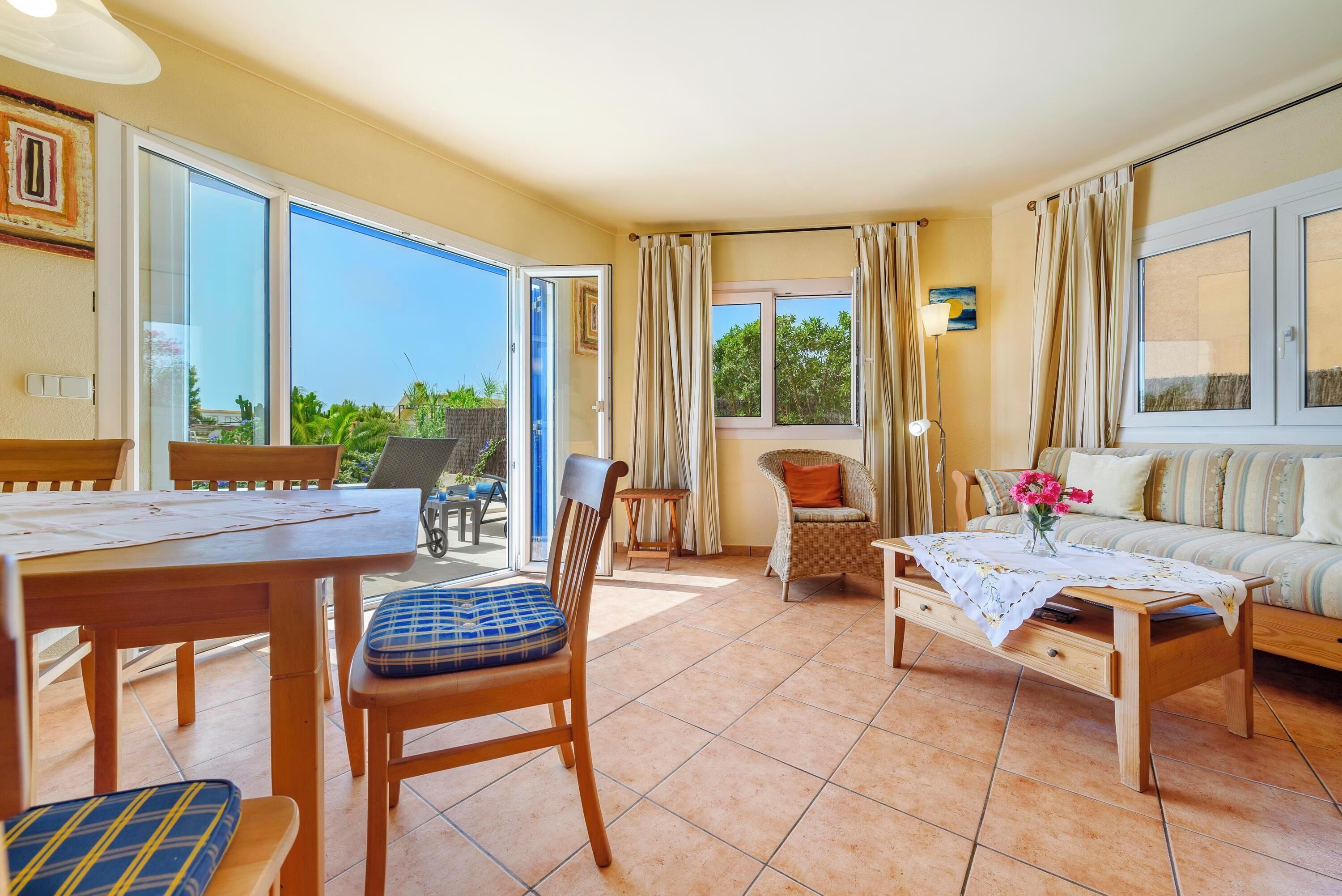 Fernseher, Kamin, DVD-Player, Stereoanlage