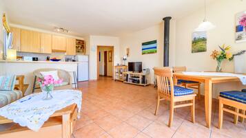 Tv, pejs, dvd-afspiller, stereoanlæg