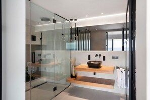 Douche, serviettes fournies