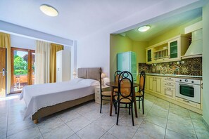 1 bedroom, iron/ironing board, WiFi