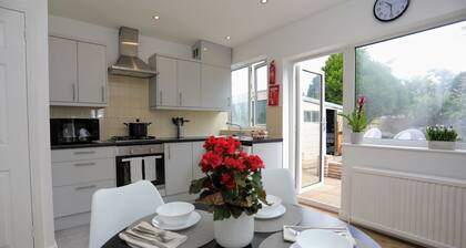 Classic 3 Bedroom/ 2 Bathroom House