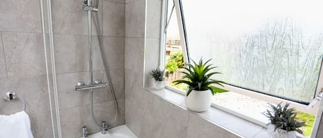 Ducha y secador de pelo