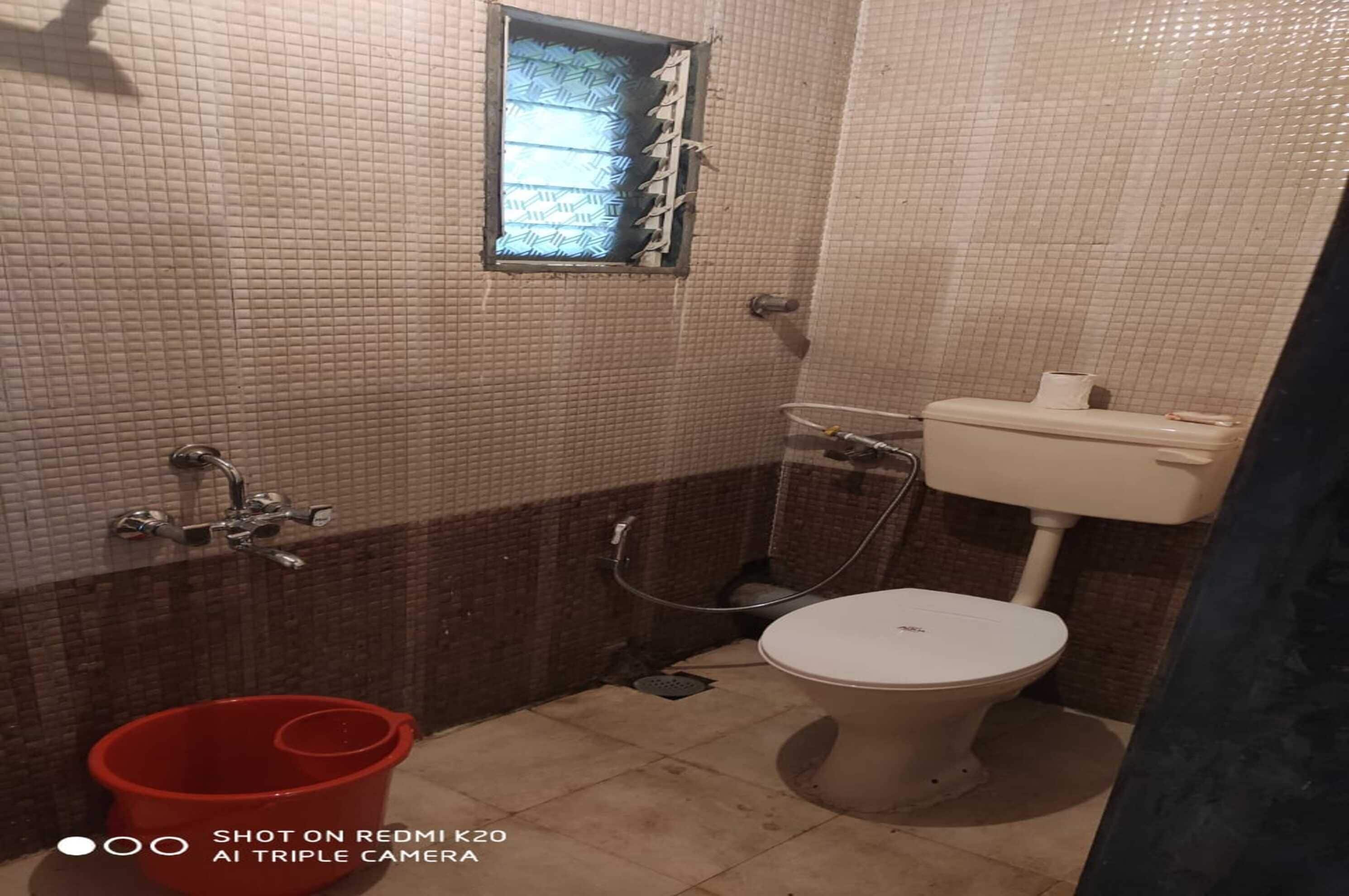 Shower, free toiletries
