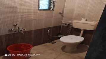 Shower, free toiletries