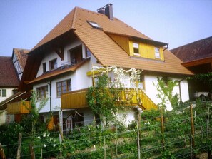 Exterior - Ferienwohnung Schlossblick - 3-raum-ferienwohnung Schlossblick, Dusche/wc, 60 qm, 1. OG (Markdorf)