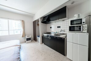 冷蔵庫、電子レンジ、コンロ、電気ポット