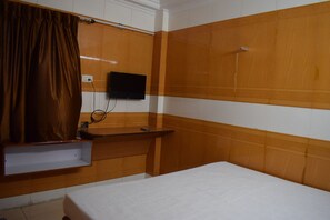 Shower, soap - Sri Saibaba Guest House (Puducherry)