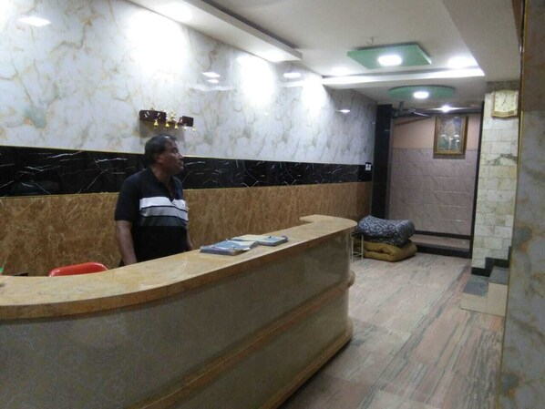 Reception - Sri Saibaba Guest House (Puducherry)