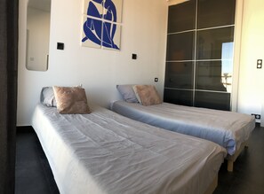 2 chambres, fer et planche à repasser, Wi-Fi gratuit, draps fournis