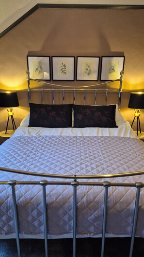 1 bedroom, iron/ironing board, WiFi - Cosy cottage central location (Llangollen)