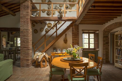 Docciole: Chianti Villa and Pool for 12