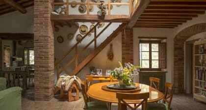 Docciole: Chianti Villa and Pool for 12