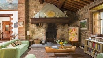 المنشأة من الداخل