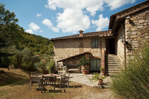 Docciole: Chianti Villa and Pool for 12