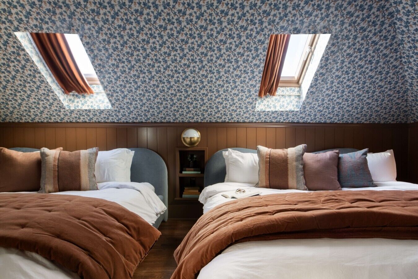 6 Schlafzimmer, Betten mit Memory-Foam-Matratzen, Schreibtisch