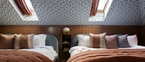 6 Schlafzimmer, Betten mit Memory-Foam-Matratzen, Schreibtisch
