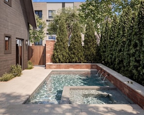 Outdoor pool, a heated pool - Woodland Villa — Heated Pool, Hot Tub, Gym, Grill, Fire Pit (Nashville)