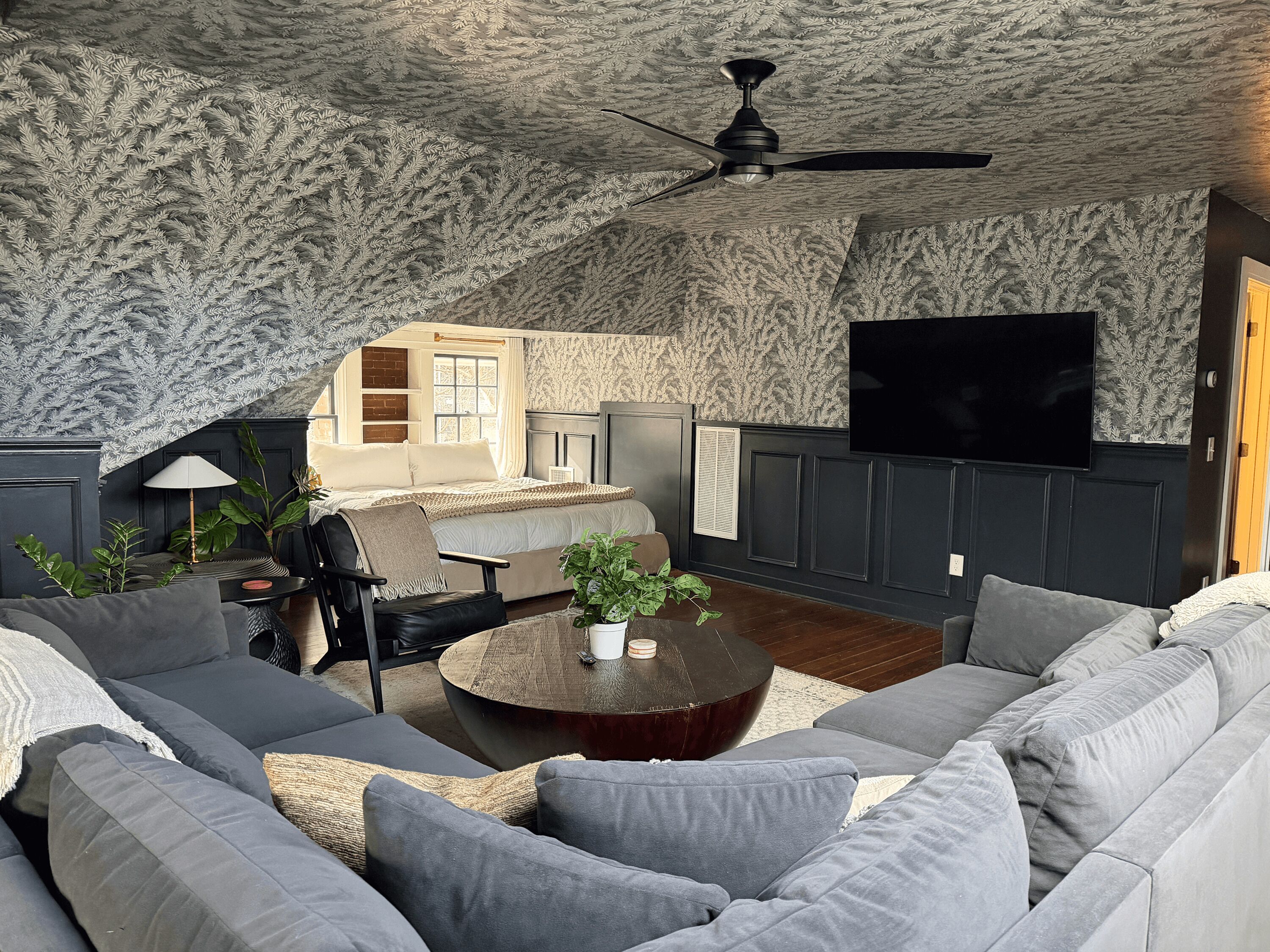 6 bedrooms, memory foam beds, in-room safe, desk