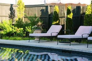 52 - Poolside Loungers