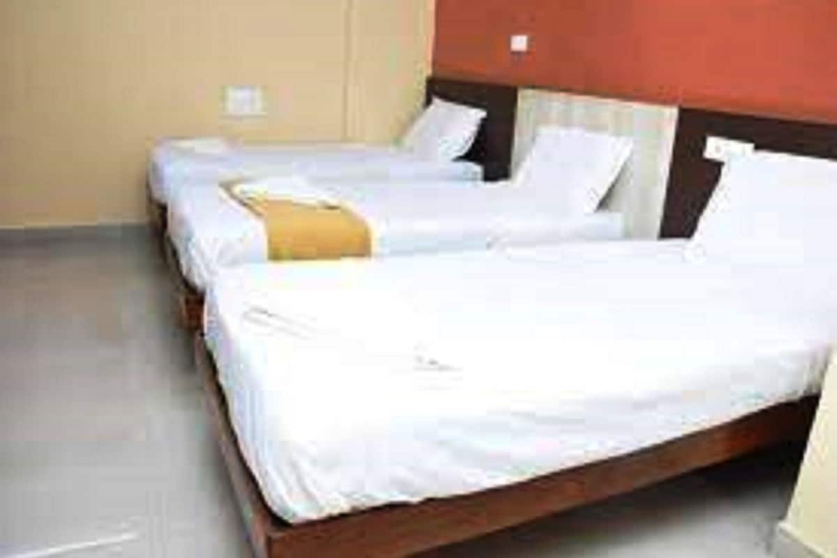 Hypo-allergenic bedding, iron/ironing board, free WiFi, bed sheets