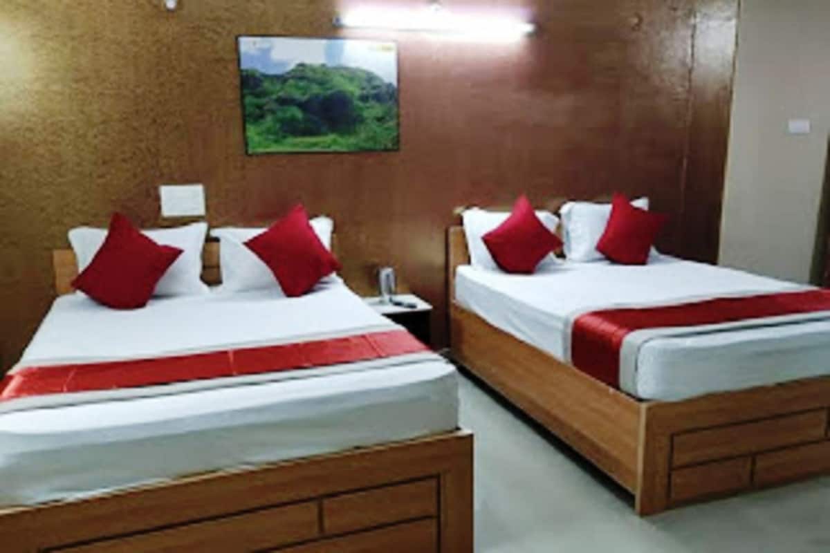 Hypo-allergenic bedding, iron/ironing board, free WiFi, bed sheets