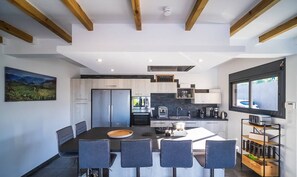 Fridge, cookware/dishes/utensils