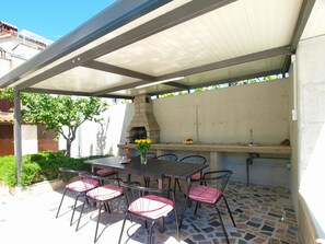 Outdoor dining - House 2080/34798 (Istria - Pula), 3000m from the beach (Pula)