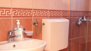 Shower - Comfy family room: double bed, single bed, double sofa bed with sea view balcony (Opština Ulcinj)