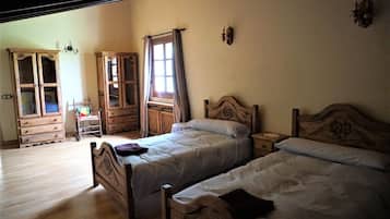 4 bedrooms, travel crib, free WiFi, bed sheets