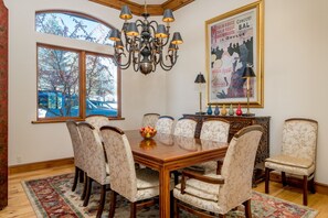 Dining - Spacious Home with WIFI, Pool Table, and Panoramic Views (Sun Valley)