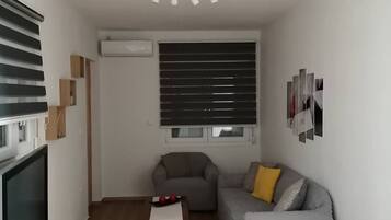 Televisión, reproductor de DVD y oficina