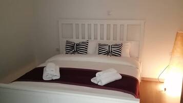 2 habitaciones, tabla de planchar con plancha y wifi gratis