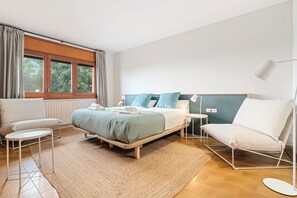 7 bedrooms, iron/ironing board, free WiFi, bed sheets