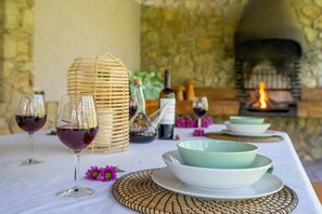 Dining - Stunning seven-hectare estate in the district of Bages, right in the heart of Catalunya (Santpedor)
