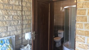 Dusche, Haartrockner, Handtücher, Shampoo