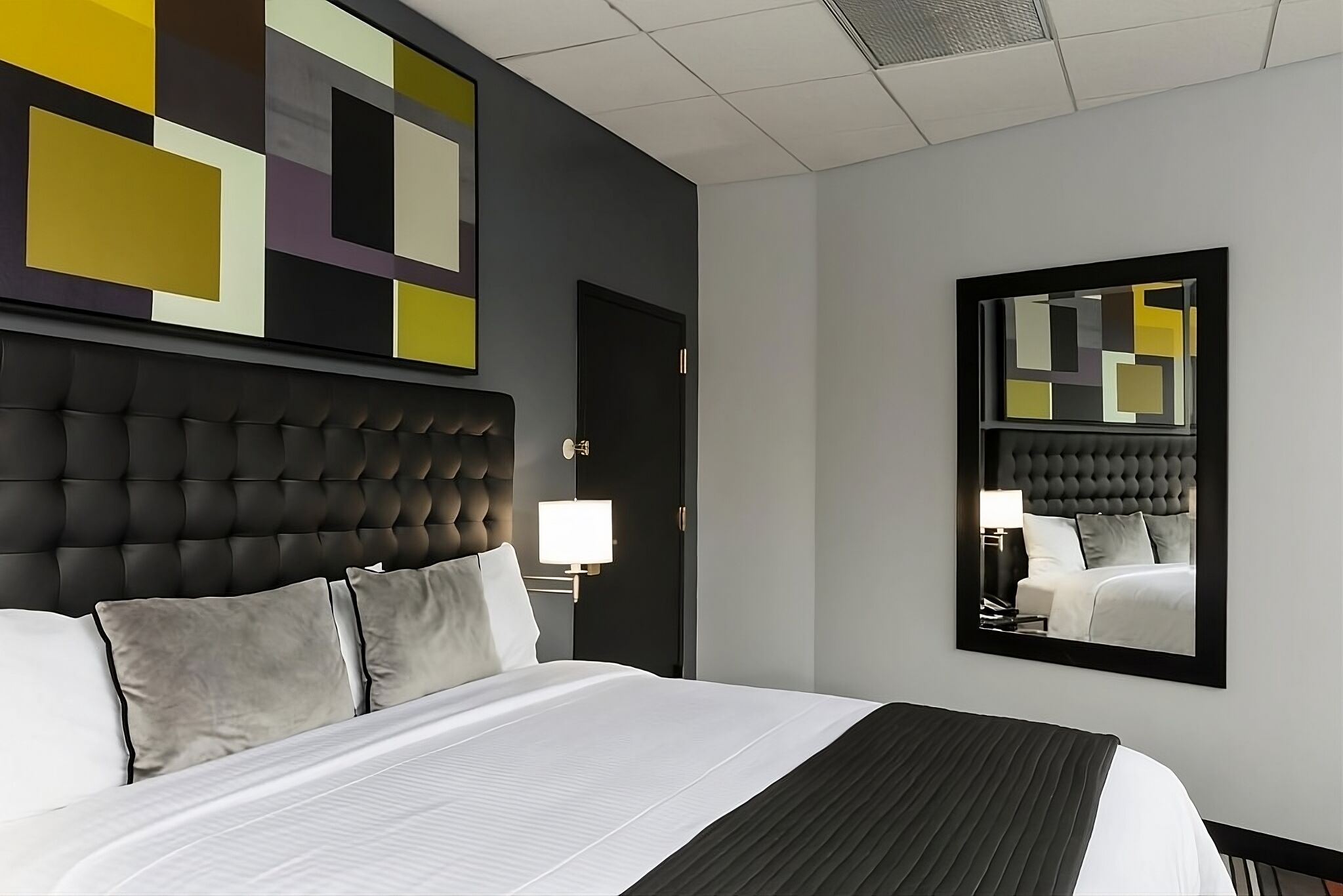 Experience The Big Apple In Style! Stay Minutes Away From From Madison Square!