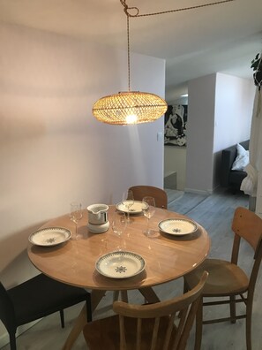 Dining - T2 Cosy Calme Clair Déco Scandinave 2mn de la Gare à Pied (Bordeaux)