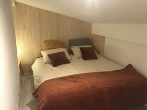 1 bedroom, iron/ironing board, free WiFi, bed sheets - T2 Cosy Calme Clair Déco Scandinave 2mn de la Gare à Pied (Bordeaux)