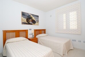 Apartamento, várias camas | 2 quartos, ferros/tábuas de passar roupa, Wi-Fi de cortesia